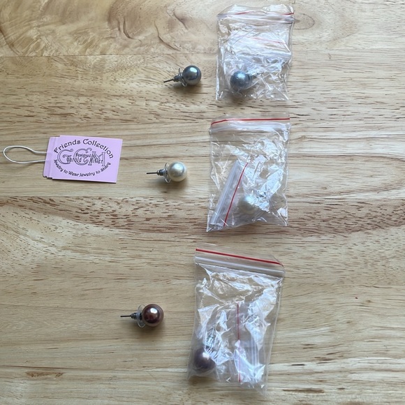 Garold C. Miller 12 Pairs Pierce Stud Earrings (friends collection) - Picture 4 of 5